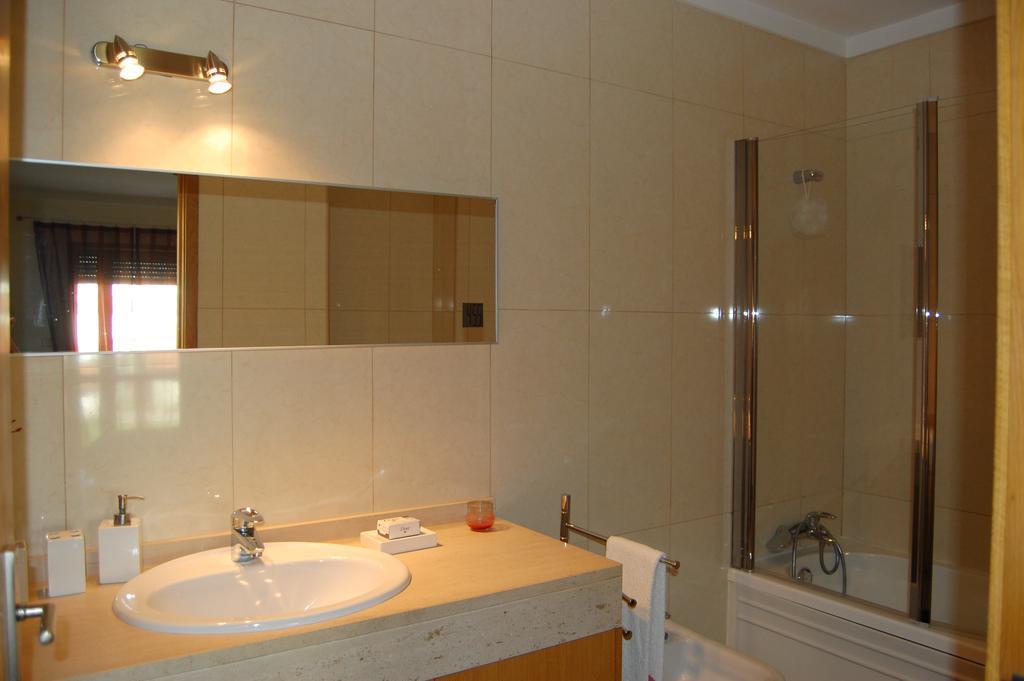 H2Oporto Beachfront Apartment Вила-Нова-ди-Гая Экстерьер фото